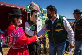 LA ENTREGA DE ZARANDAS Y TRILLADORAS BUSCA TECNIFICAR LA PRODUCCION DE GRANOS ORGANICOS DESDE LA DIRECCION REGIONAL AGRARIA PUNO